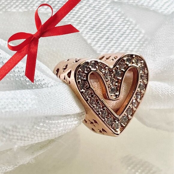 💖 NWOT Rose Gold Color Heart Charm 💖 - Picture 1 of 16